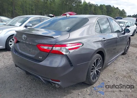 2020 Toyota Camry Se z USA, uszkodzony, nr VIN 4T1G11AK8LU335338
